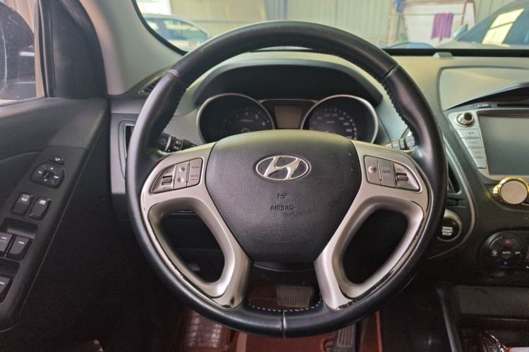 Used Hyundai ix35 2013 2.0L Automatic Two-Wheel Drive Smart GLS China IV Standard Steering Wheel