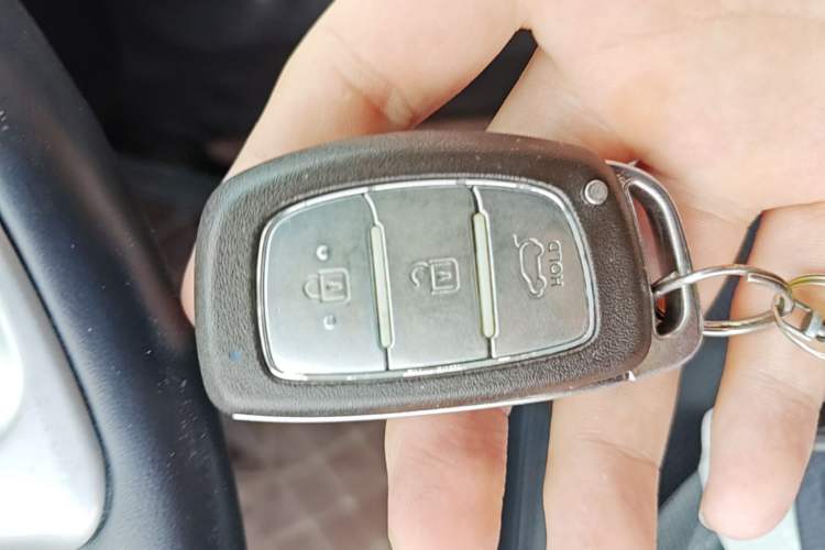 Used Hyundai ix35 2013 2.0L Automatic Two-Wheel Drive Smart GLS China V Standard Vehicle Key