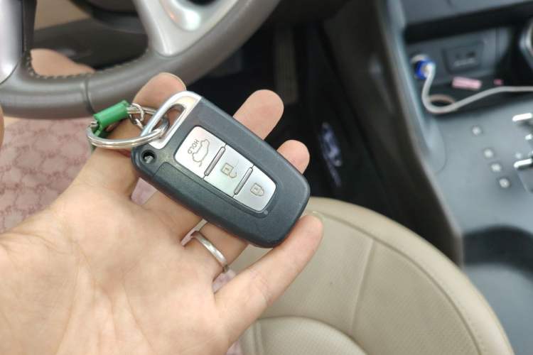 Used Hyundai ix35 2013 2.0L Automatic Two-Wheel Drive Smart GLS China IV Standard Vehicle Key