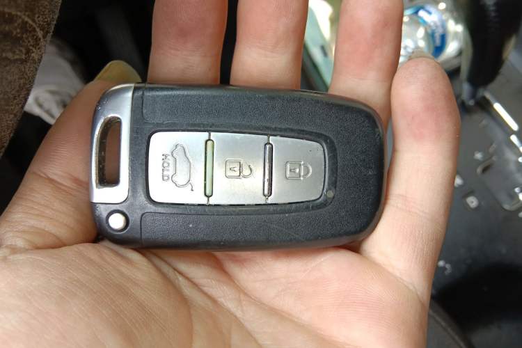 Used Hyundai ix35 2013 2.0L Automatic Two-Wheel Drive Smart GLS China IV Standard Vehicle Key
