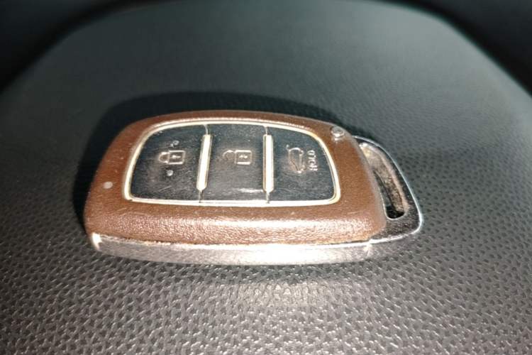 Used Hyundai ix35 2013 2.0L Automatic Two-Wheel Drive Smart GLS China IV Standard Vehicle Key