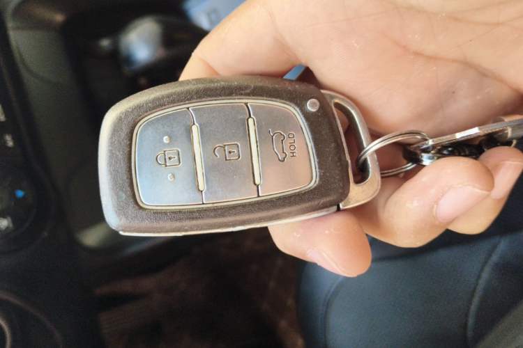 Used Hyundai ix35 2013 2.0L Automatic Two-Wheel Drive Smart GLS China IV Standard Vehicle Key