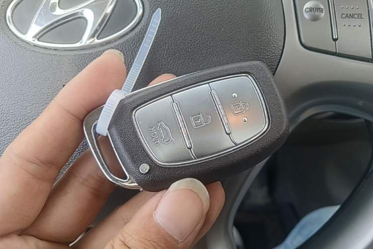Used Hyundai ix35 2013 2.0L Automatic Two-Wheel Drive Smart GLS China IV Standard Vehicle Key