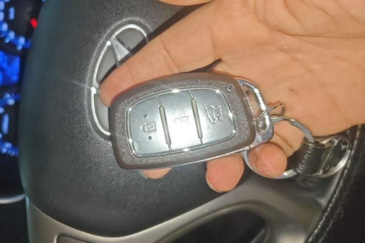 Used Hyundai ix35 2013 2.0L Automatic Two-Wheel Drive Smart GLS China IV Standard Vehicle Key