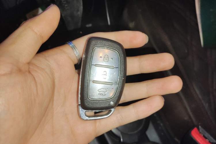 Used Hyundai ix35 2013 2.0L Automatic Two-Wheel Drive Smart GLS China IV Standard Vehicle Key