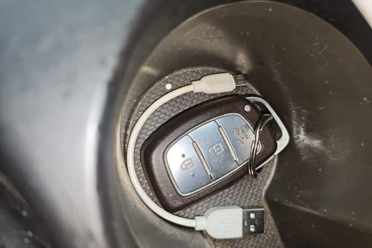 Used Hyundai ix35 2013 2.0L Automatic Two-Wheel Drive Smart GLS China IV Standard Vehicle Key