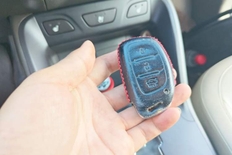 Used Hyundai ix35 2013 2.0L Automatic Two-Wheel Drive Smart GLS China IV Standard Vehicle Key