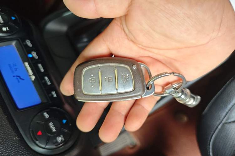 Used Hyundai ix35 2013 2.0L Automatic Two-Wheel Drive Smart GLS China IV Standard Vehicle Key
