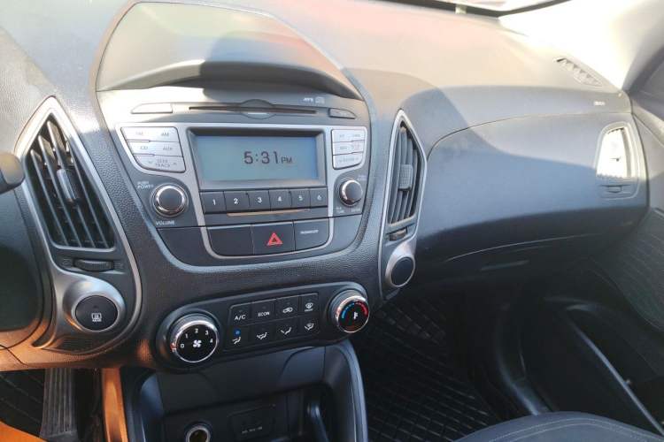 Used Hyundai ix35 2013 2.0L Manual 2WD Comfort GL China IV Standard Audio And AC Panel