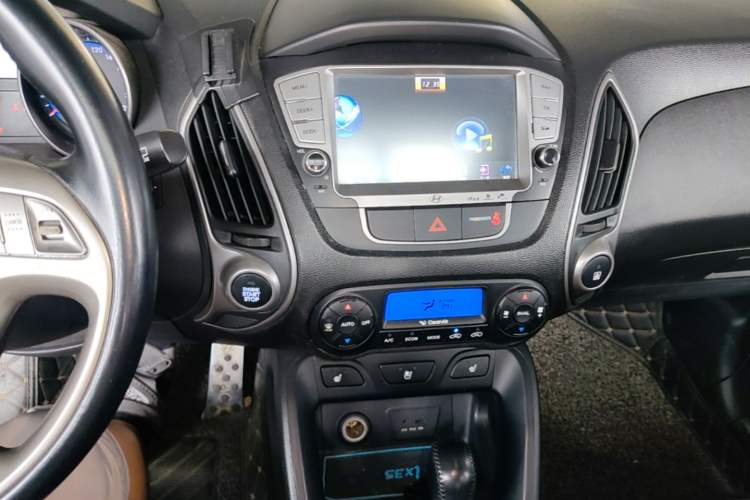 Used Hyundai ix35 2013 2.0L Automatic Two-Wheel Drive Smart GLS China IV Standard Audio And AC Panel