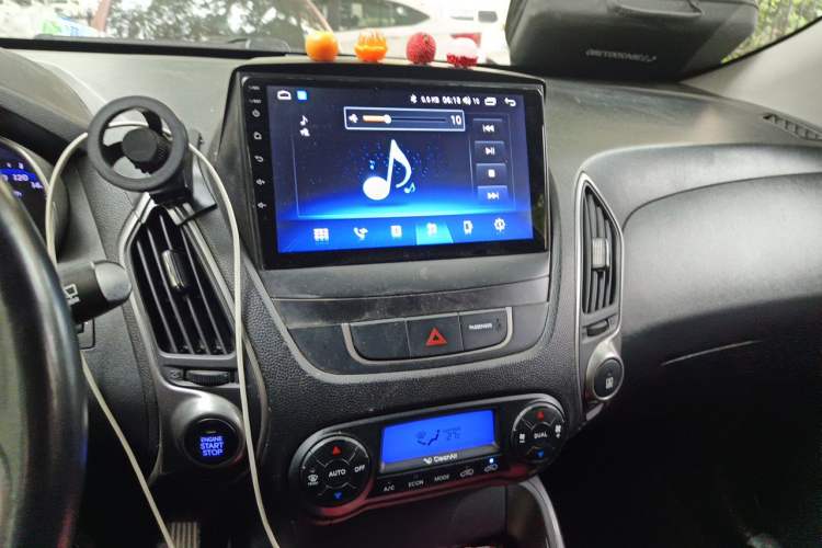 Used Hyundai ix35 2013 2.0L Automatic Two-Wheel Drive Smart GLS China V Standard Audio And AC Panel