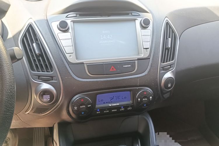 Used Hyundai ix35 2013 2.0L Automatic 2WD Comfort GL China IV Standard Audio And AC Panel