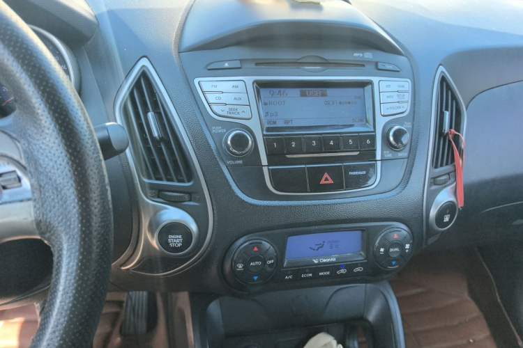 Used Hyundai ix35 2013 2.0L Automatic Two-Wheel Drive Smart GLS China IV Standard Audio And AC Panel
