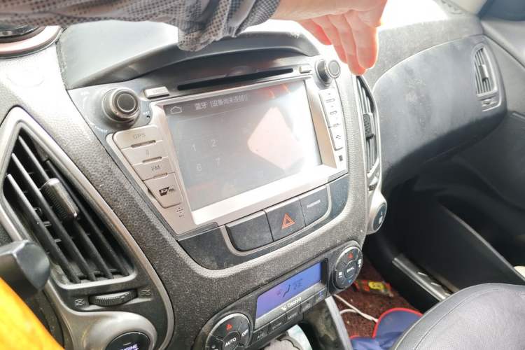 Used Hyundai ix35 2013 2.0L Automatic Two-Wheel Drive Smart GLS China V Standard Audio And AC Panel