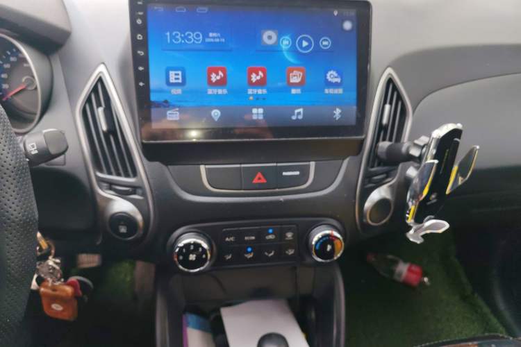 Used Hyundai ix35 2013 2.0L Automatic 2WD Comfort GL China IV Standard Audio And AC Panel