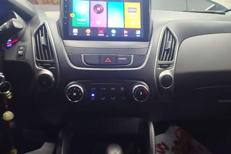 Used Hyundai ix35 2013 2.0L Automatic 2WD Comfort GL China IV Standard Audio And AC Panel