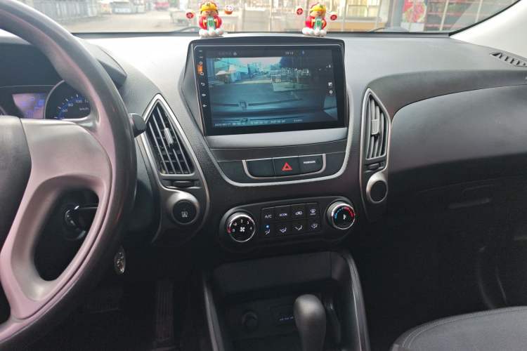 Used Hyundai ix35 2013 2.0L Automatic 2WD Comfort GL China IV Standard Audio And AC Panel