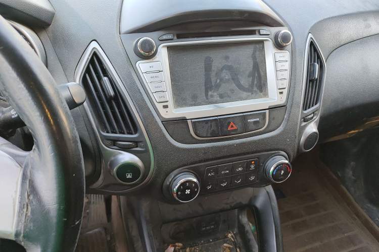Used Hyundai ix35 2013 2.0L Manual 2WD Comfort GL China IV Standard Audio And AC Panel