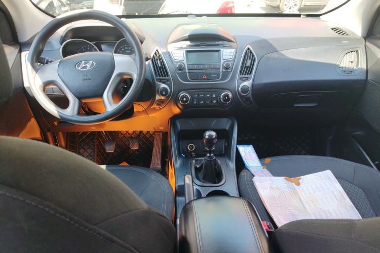 Used Hyundai ix35 2013 2.0L Manual 2WD Comfort GL China IV Standard Center Console