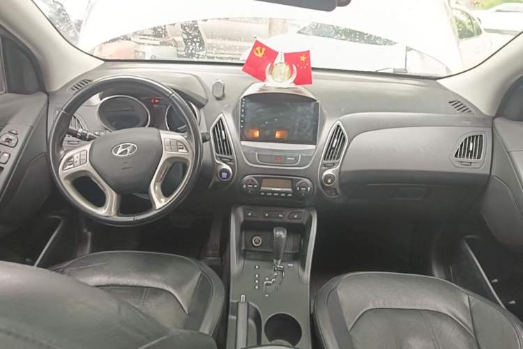 Used Hyundai ix35 2013 2.0L Automatic Two-Wheel Drive Leading GLX China V Emission Standard Center Console