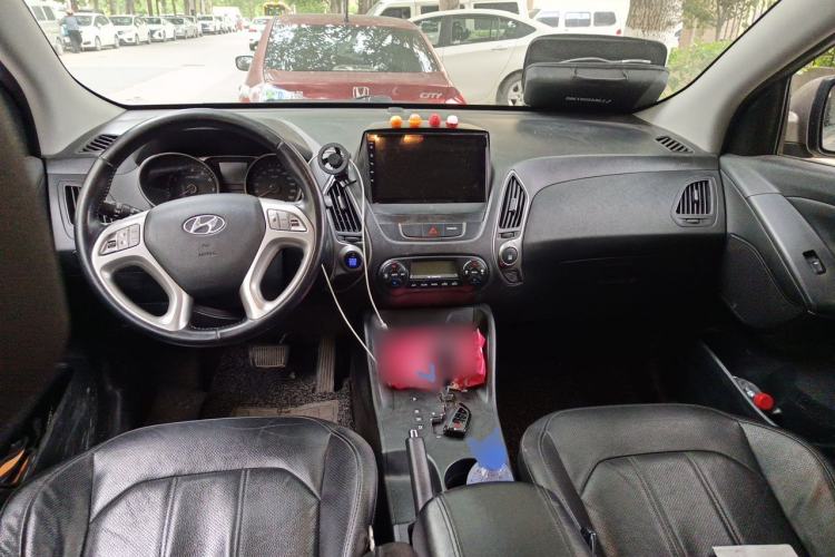 Used Hyundai ix35 2013 2.0L Automatic Two-Wheel Drive Smart GLS China V Standard Center Console