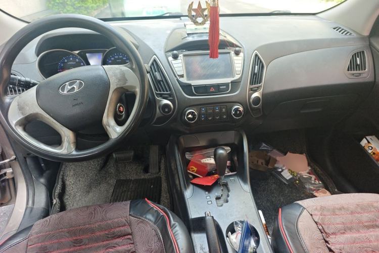 Used Hyundai ix35 2013 2.0L Automatic 2WD Comfort GL China IV Standard Center Console