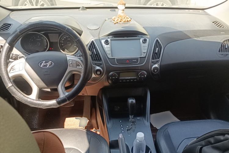 Used Hyundai ix35 2013 2.0L Automatic 2WD Comfort GL China IV Standard Center Console