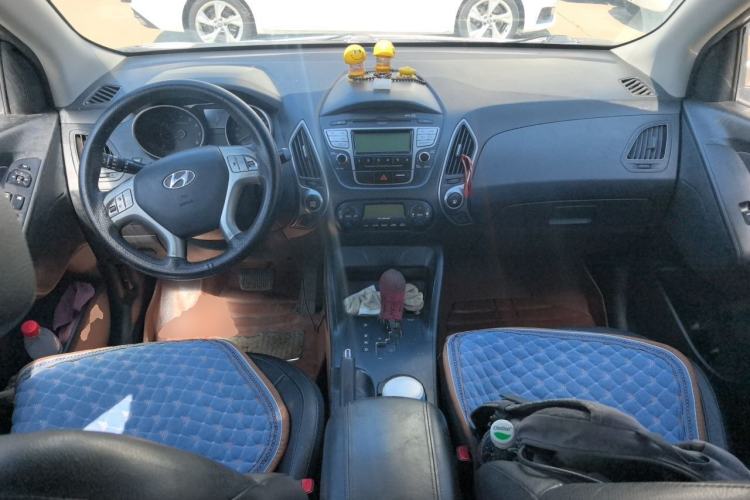 Used Hyundai ix35 2013 2.0L Automatic Two-Wheel Drive Smart GLS China IV Standard Center Console