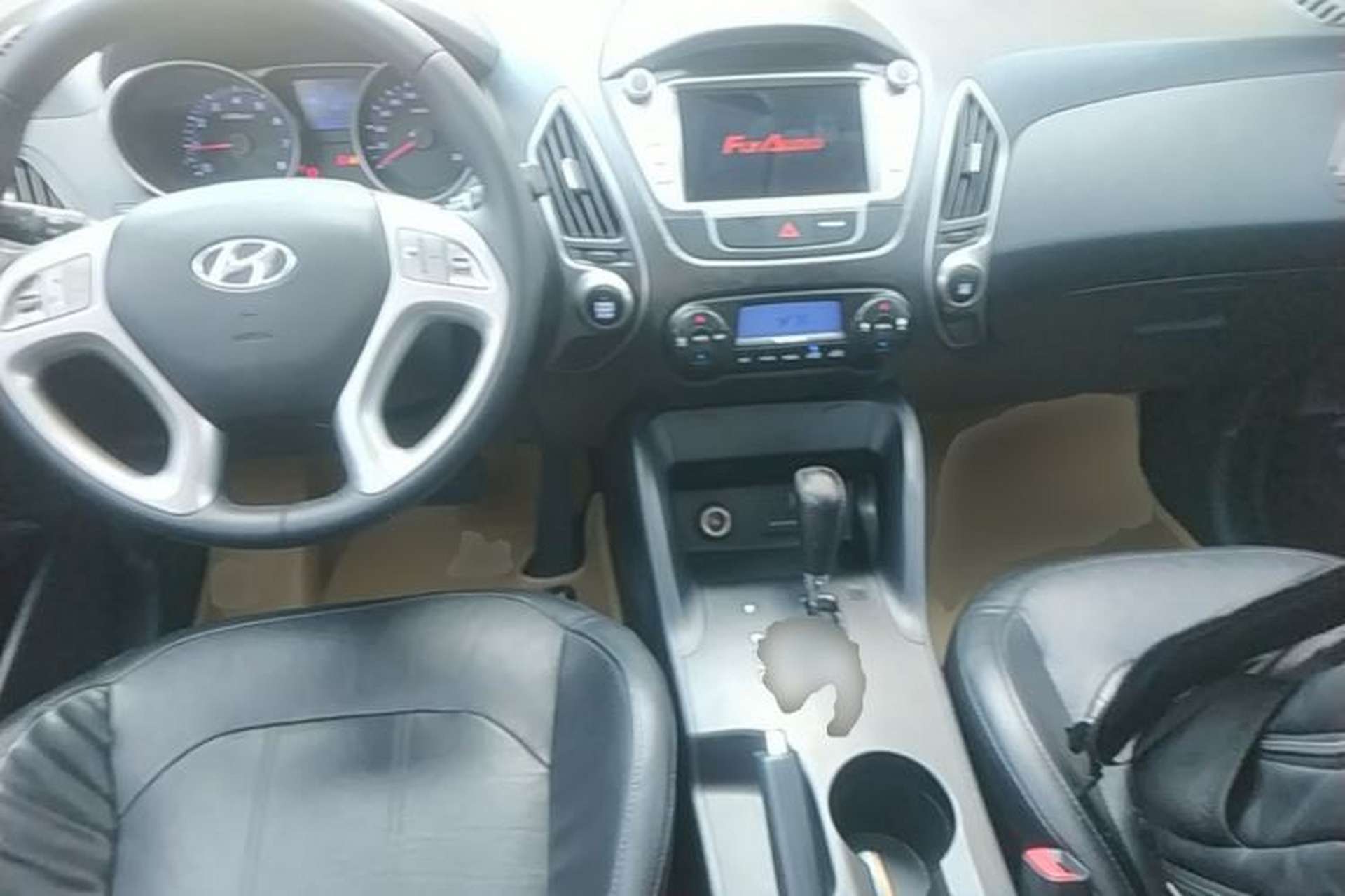 Used Hyundai ix35 2013 2.0L Automatic Two-Wheel Drive Smart GLS China IV Standard Center Console