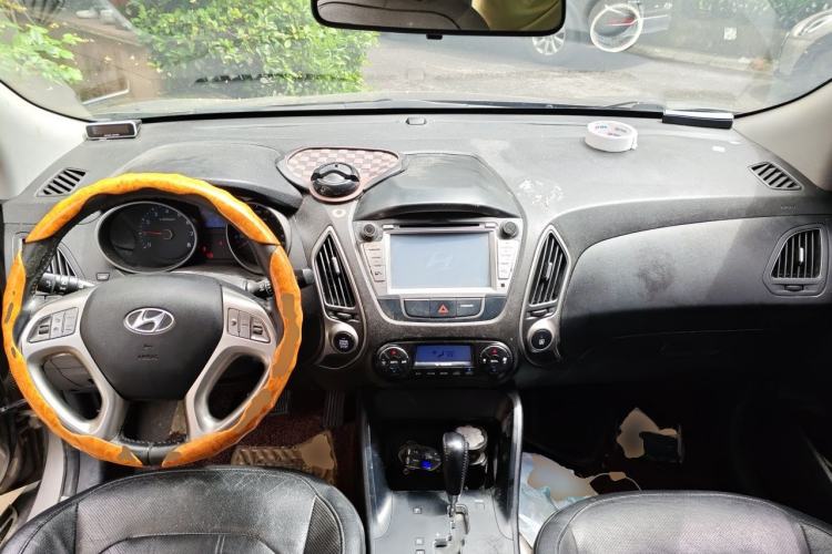 Used Hyundai ix35 2013 2.0L Automatic Two-Wheel Drive Smart GLS China V Standard Center Console