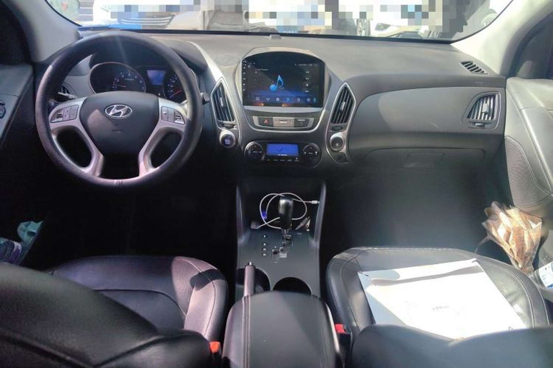 Used Hyundai ix35 2013 2.0L Automatic 4x4 Intelligent GLS China IV Standard Center Console