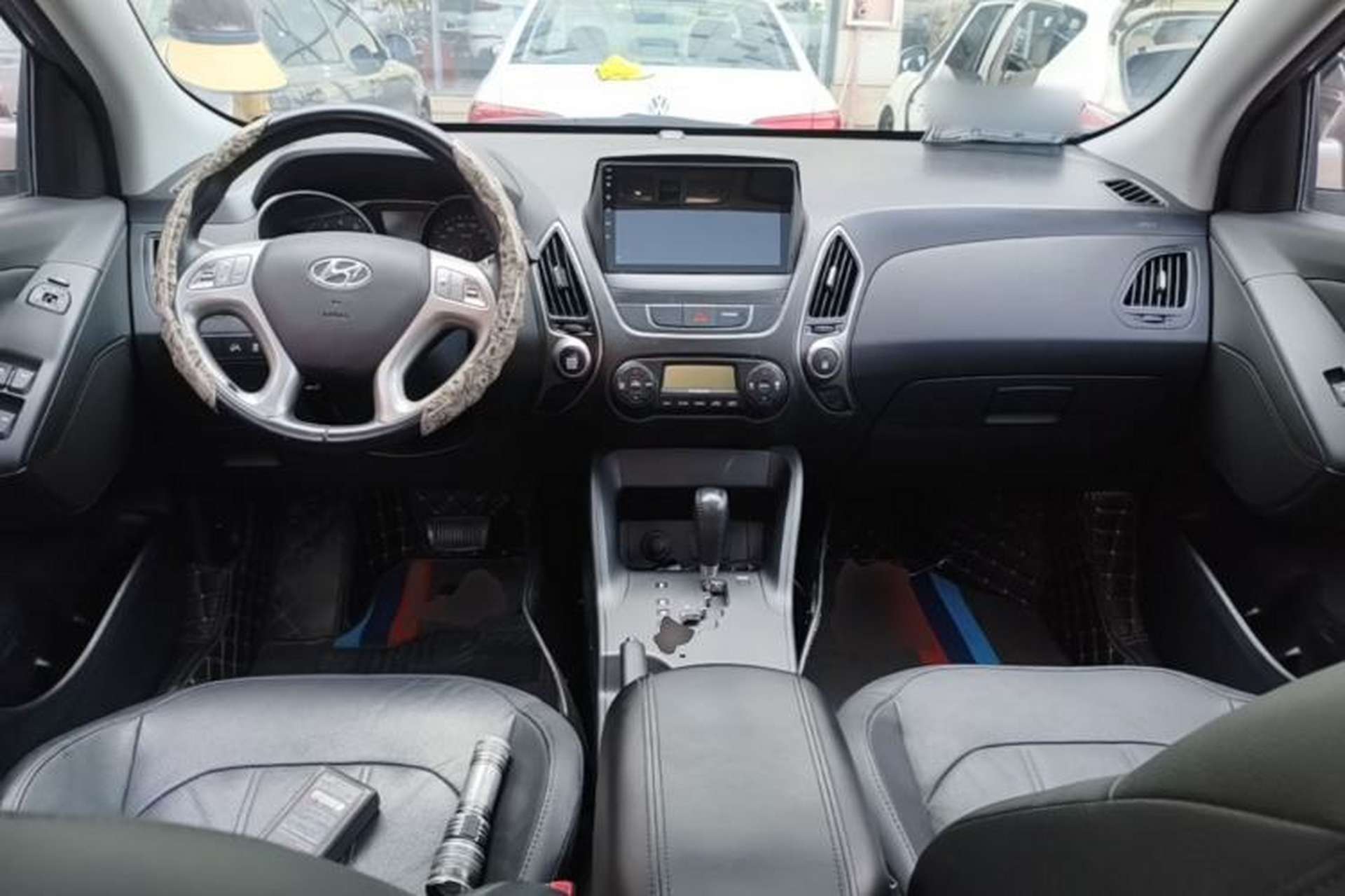 Used Hyundai ix35 2013 2.0L Automatic Two-Wheel Drive Smart GLS China IV Standard Center Console