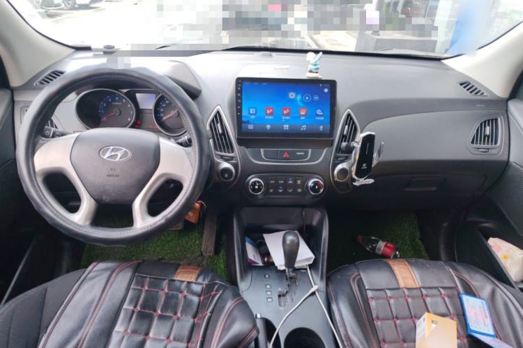 Used Hyundai ix35 2013 2.0L Automatic 2WD Comfort GL China IV Standard Center Console
