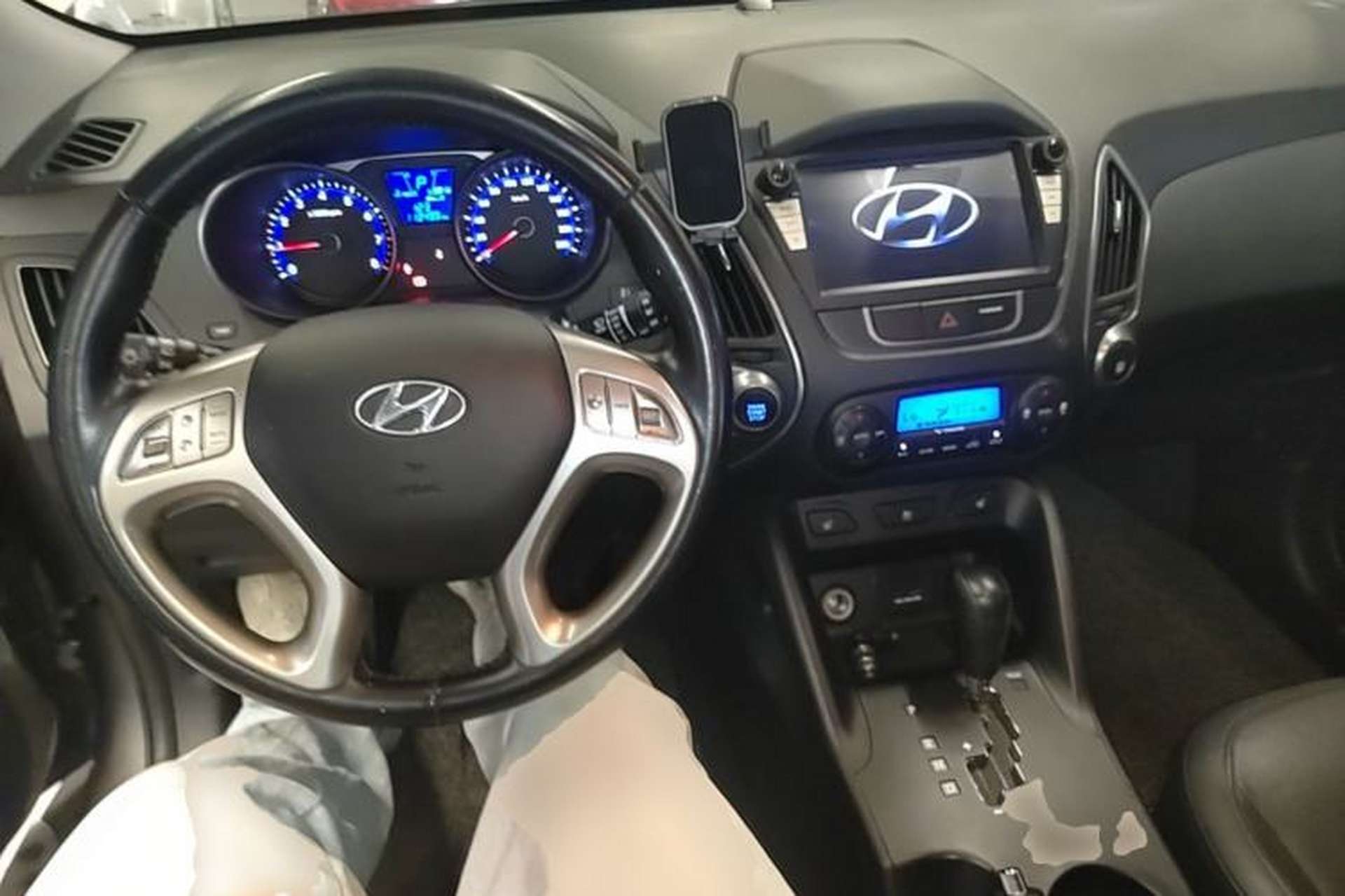 Used Hyundai ix35 2013 2.0L Automatic Two-Wheel Drive Smart GLS China IV Standard Center Console