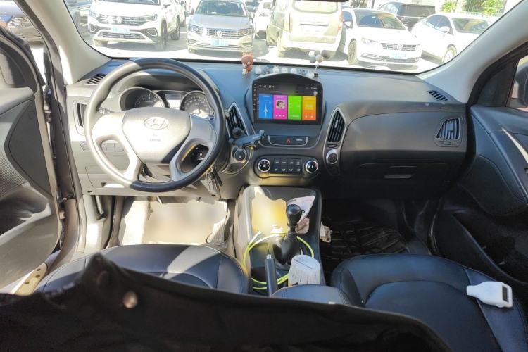Used Hyundai ix35 2013 2.0L Manual 2WD Comfort GL China IV Standard Center Console