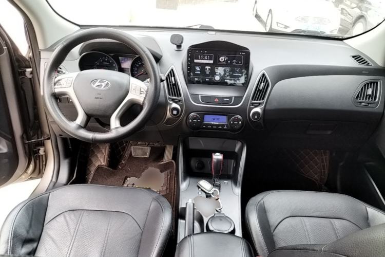 Used Hyundai ix35 2013 2.0L Automatic Two-Wheel Drive Smart GLS China IV Standard Center Console