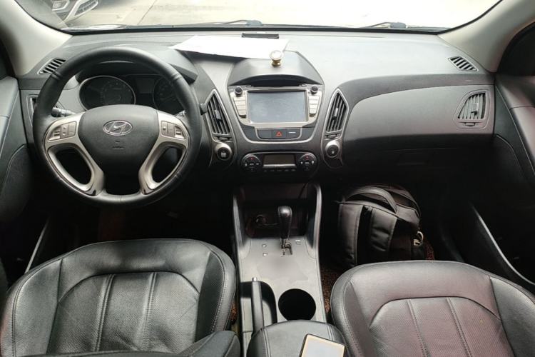 Used Hyundai ix35 2013 2.0L Automatic 2WD Comfort GL China IV Standard Center Console