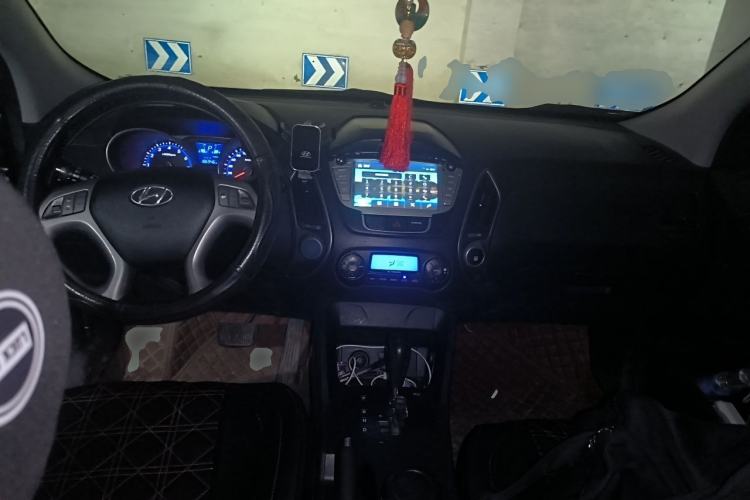 Used Hyundai ix35 2013 2.0L Automatic Two-Wheel Drive Smart GLS China IV Standard Center Console