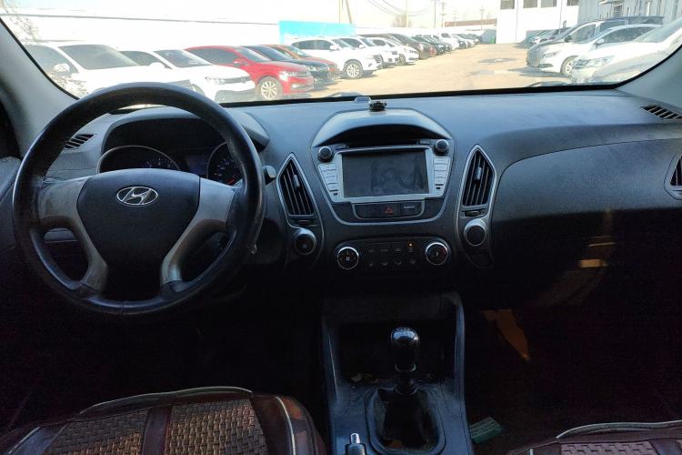 Used Hyundai ix35 2013 2.0L Manual 2WD Comfort GL China IV Standard Center Console