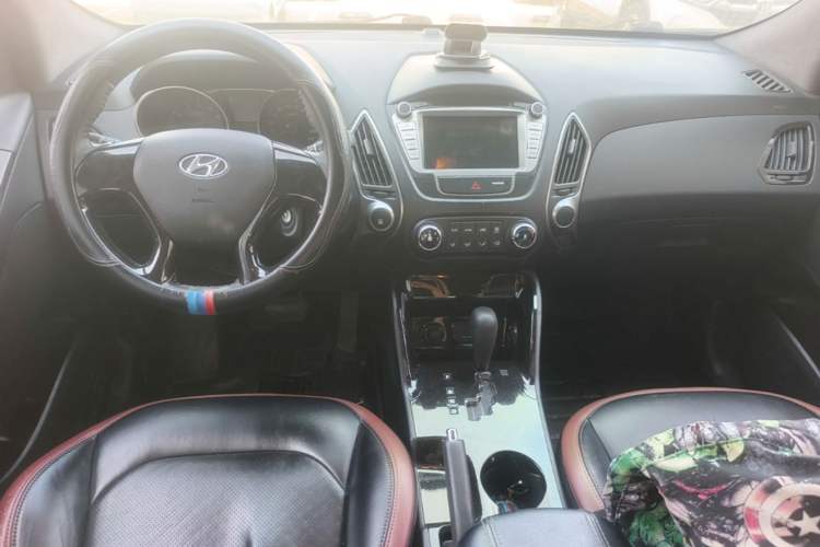 Used Hyundai ix35 2013 2.0L Automatic 2WD Comfort GL China IV Standard Center Console