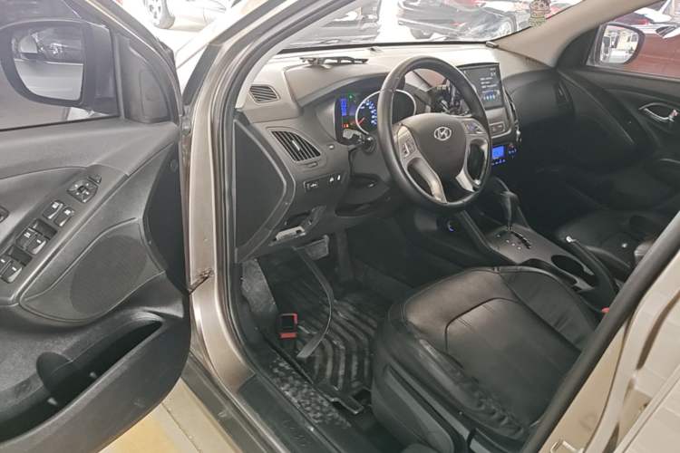 Used Hyundai ix35 2013 2.0L Automatic Two-Wheel Drive Smart GLS China IV Standard Driver Seat