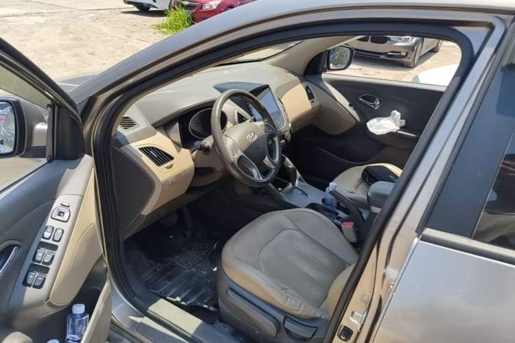 Used Hyundai ix35 2013 2.0L Automatic Two-Wheel Drive Smart GLS China IV Standard Driver Seat
