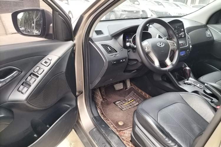Used Hyundai ix35 2013 2.0L Automatic Two-Wheel Drive Smart GLS China IV Standard Driver Seat