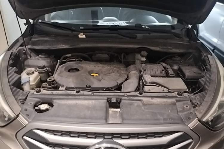 Used Hyundai ix35 2013 2.0L Automatic Two-Wheel Drive Smart GLS China IV Standard Engine Bay