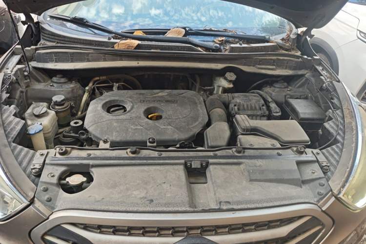 Used Hyundai ix35 2013 2.0L Automatic Two-Wheel Drive Smart GLS China IV Standard Engine Bay
