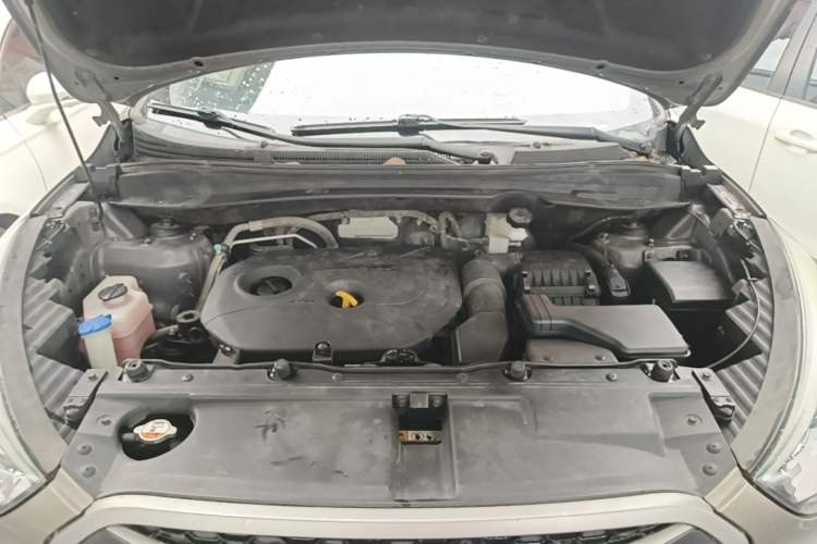 Used Hyundai ix35 2013 2.0L Automatic Two-Wheel Drive Leading GLX China V Emission Standard Engine Bay