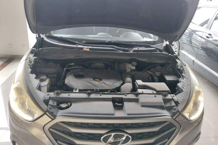 Used Hyundai ix35 2013 2.0L Automatic Two-Wheel Drive Smart GLS China IV Standard Engine Bay