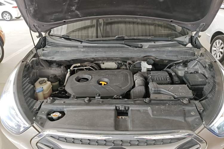 Used Hyundai ix35 2013 2.0L Automatic Two-Wheel Drive Smart GLS China IV Standard Engine Bay