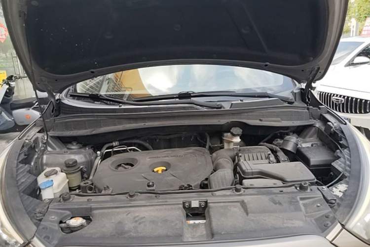 Used Hyundai ix35 2013 2.0L Automatic Two-Wheel Drive Smart GLS China IV Standard Engine Bay