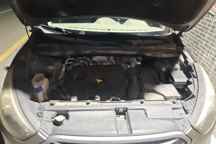 Used Hyundai ix35 2013 2.0L Automatic Two-Wheel Drive Smart GLS China IV Standard Engine Bay